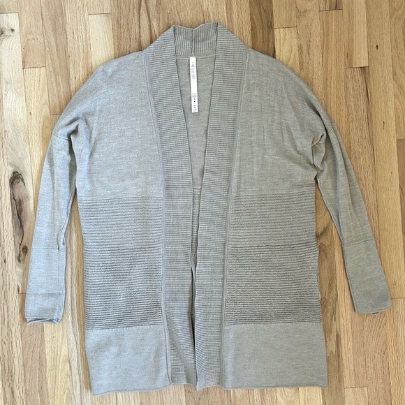 LULULEMON sit in lotus wrap ii heathered sandlot merino wool cardigan size 8 - Picture 4 of 12